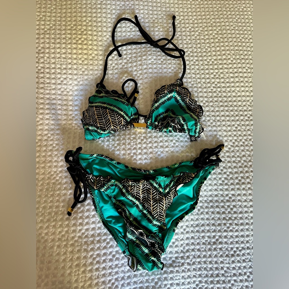 ViX Paula Hermanny Bikini Set. Top is a small and bottom is a medium.